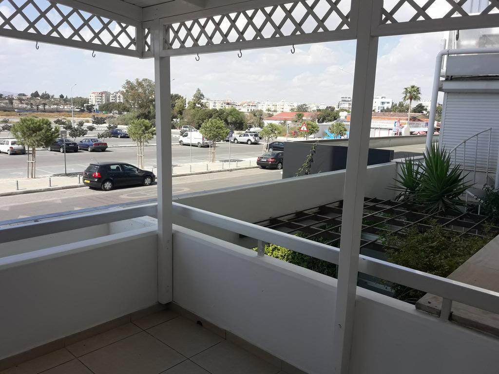16 Sandy Beach Larnaca Buitenkant foto