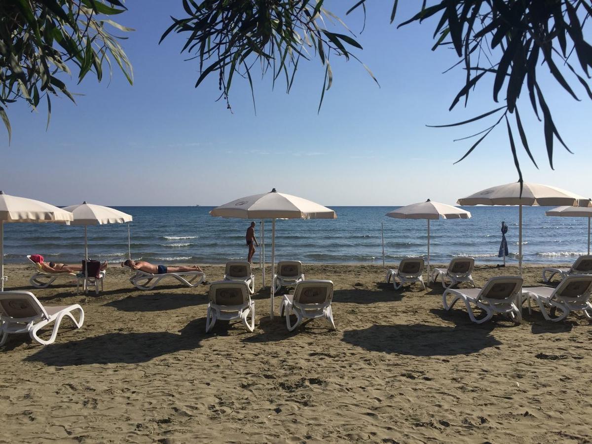16 Sandy Beach Larnaca Buitenkant foto