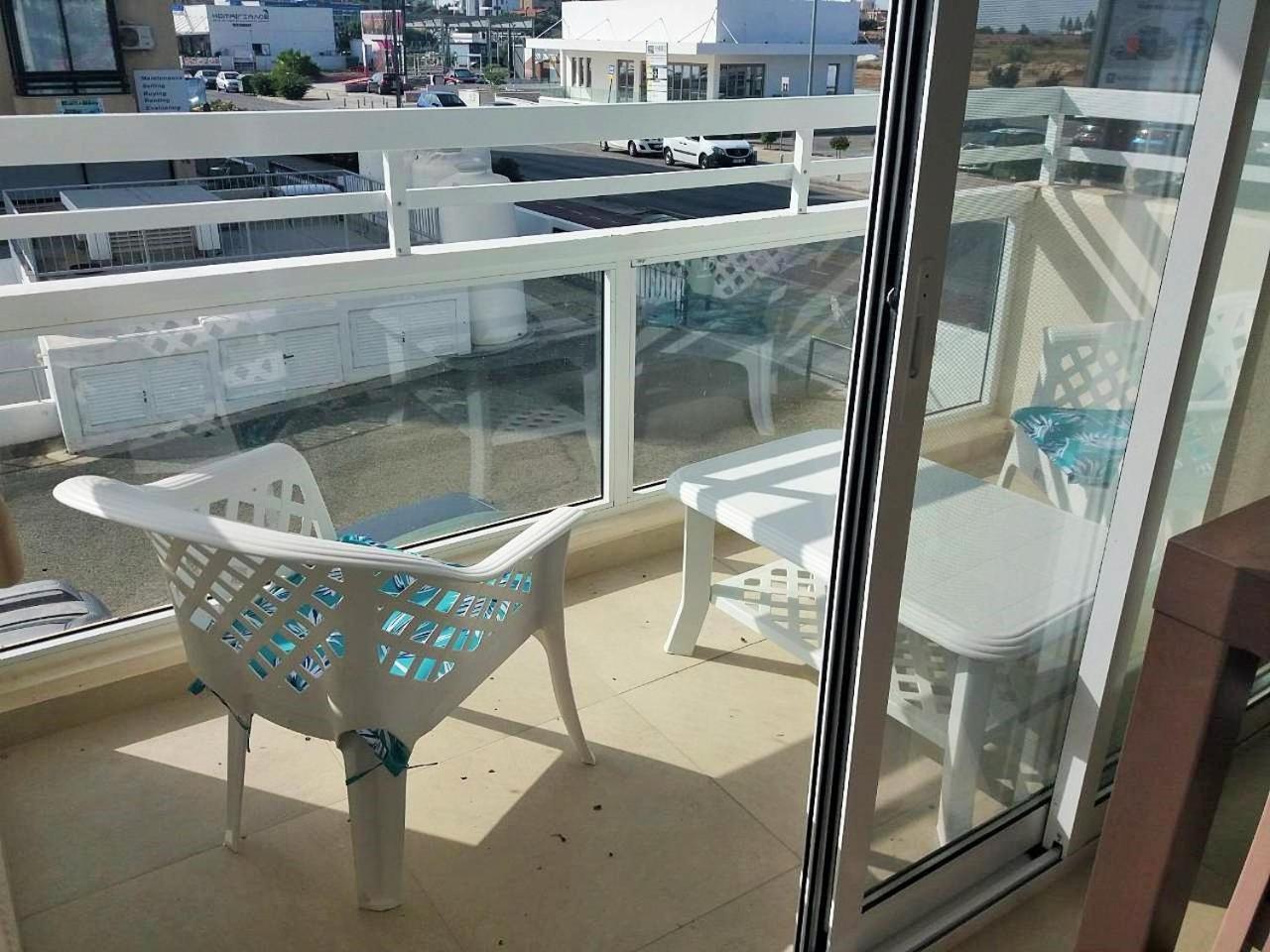 16 Sandy Beach Larnaca Buitenkant foto
